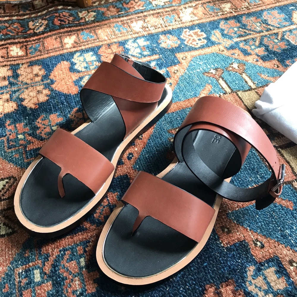 NWT. Vince. Malin sandals.